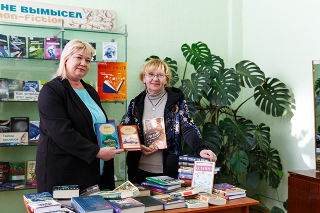 Передача книг от депутат ГДРФ Казакова