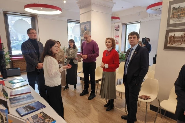 депутаты ознакомились с работой модельных библиотек на примере Центральной городской библиотеки имени Н.К.Крупской