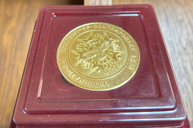 gold-medal-for-time-travel-1